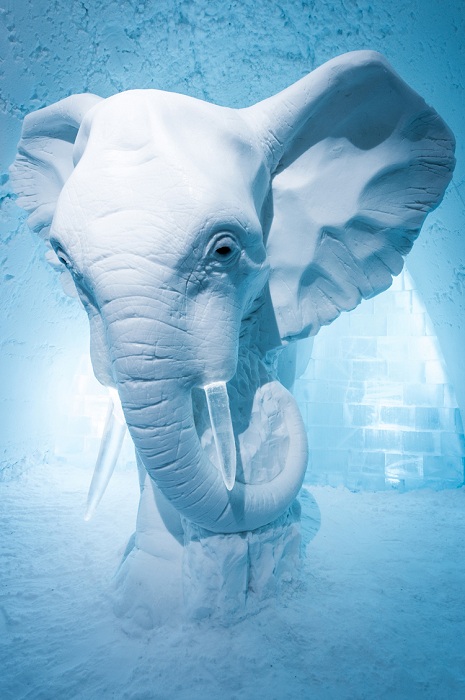3-метровая фигура слона, сделанная шведским дизайнером Анна София Маагом.