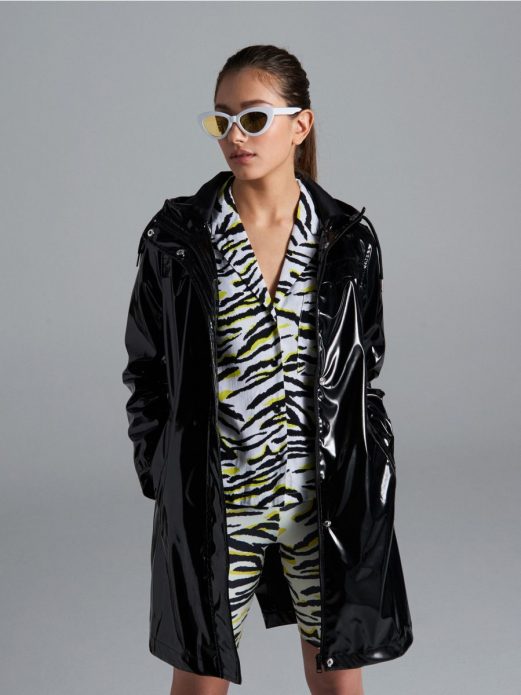 Халаты и винил: 35 самых модных моделей плащей этой осени! Халаты и винил: 35 самых модных моделей плащей этой осени! гардероб,мода,мода и красота,модные тенденции,одежда и аксессуары