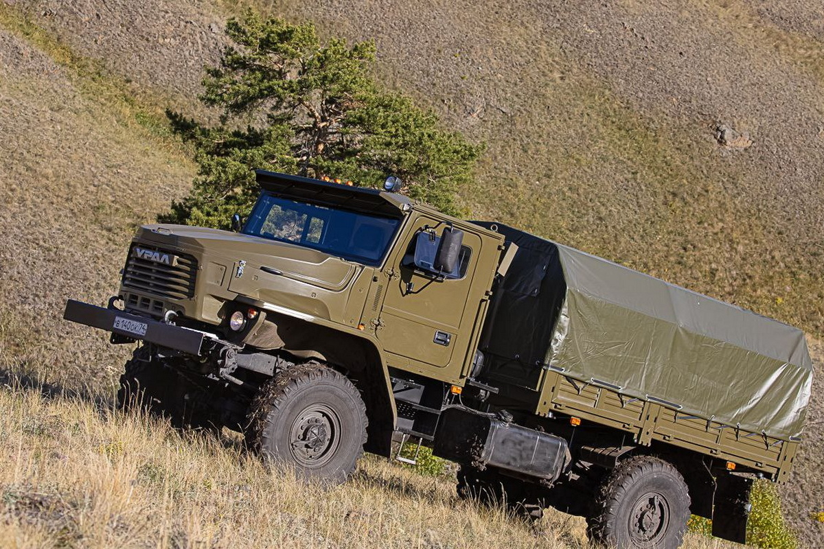 Военнослужащие ЦВО совершенствуют навыки вождения специальных машин в Челябинской области