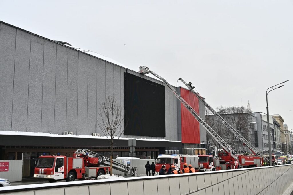 Пожар вспыхнул в театре Сатиры в Москве