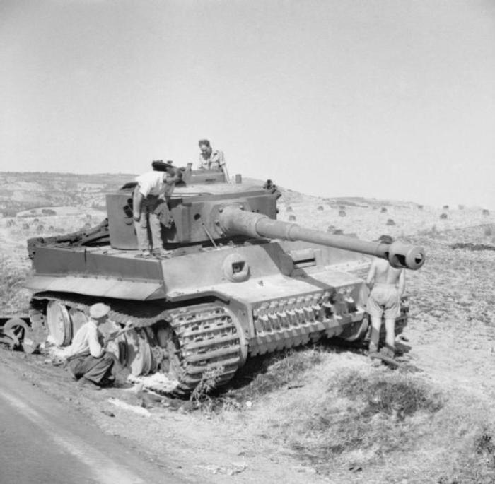 Из-за чего у немецких подбитых танков «Тигр» пушки направлены вниз авто и мото,автоновости,военная техника