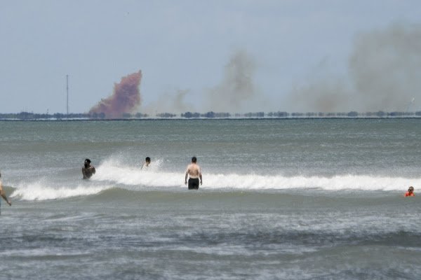 Космический корабль компании SpaceX Илона Маска взорвался при наземных испытаниях. новости,события,события