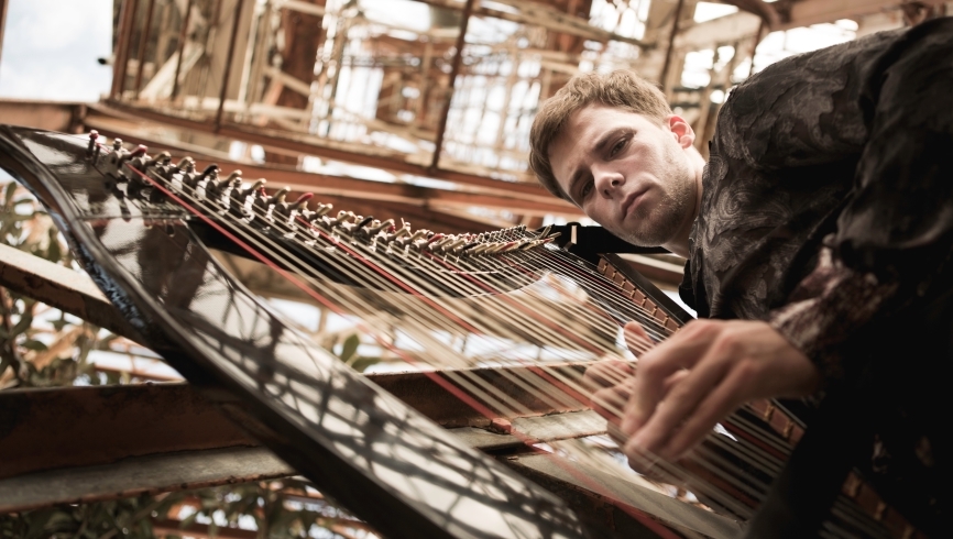 Эфир: Композитор Болдачев рассказывает про «Теорию струн» Эфир: Композитор Болдачев рассказывает про «Теорию струн» Общество