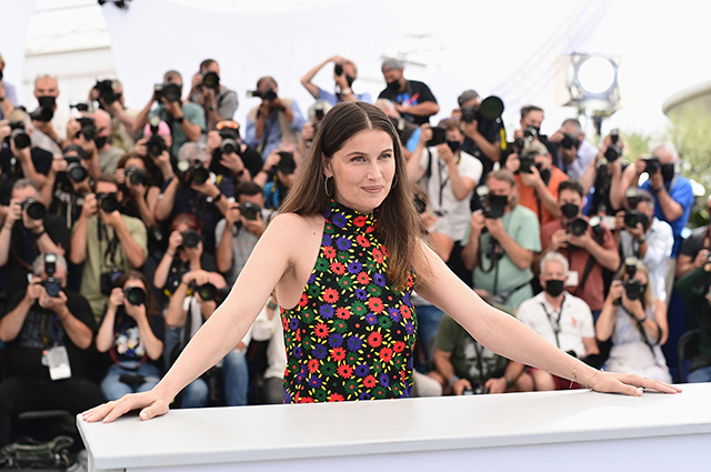 Канны-2021: Летиция Каста и Луи Гаррель представили свой новый фильм — первый выход пары после рождения ребенка Канны-2021: Летиция Каста и Луи Гаррель представили свой новый фильм — первый выход пары после рождения ребенка Кино