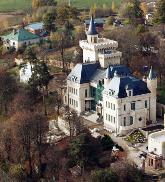 Замок Пугачевой и Галкина с высоты