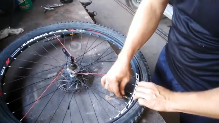 Лайфхак: как защитить колеса велосипеда от проколов колеса, линолеума, чтобы, колесо, камеру, накачиваем, атмосферы, порядке, колесом, давление, проверяем, линолеум, направлении, поперечном, велосипедную, покрышки, После, можно, давления, полосы