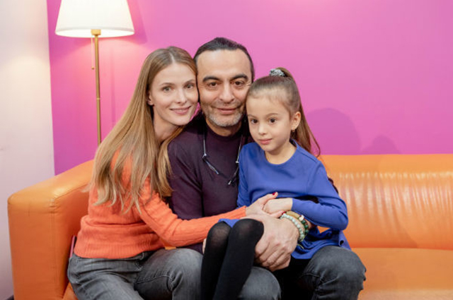 Джаник Файзиев рассказал о самоизоляции с женой Светланой Ивановой и детьми: "Я не знал, как живет мой дом" Звездные пары