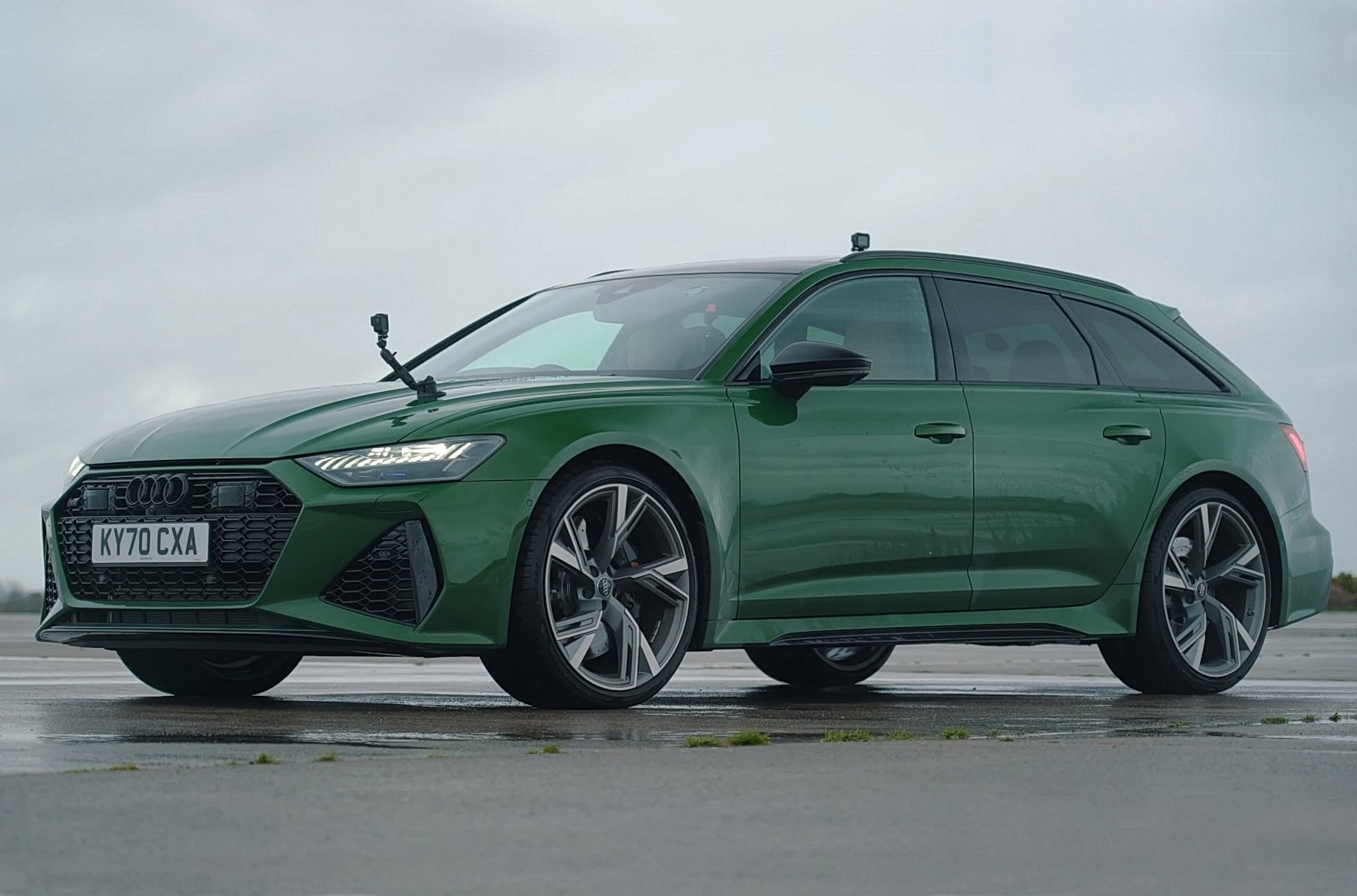 Дрэг-гонка: Audi RS6 против Lamborghini Urus на мокрой трассе Дрэг-гонка: Audi RS6 против Lamborghini Urus на мокрой трассе Новости