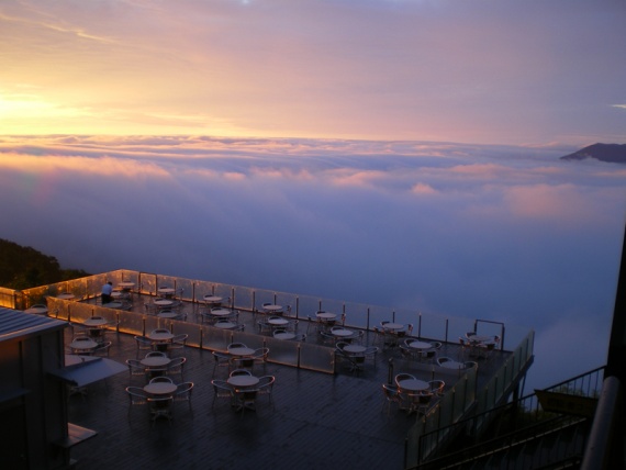 7 метров над уровнем неба: япоская терраса, взмывшая над облаками