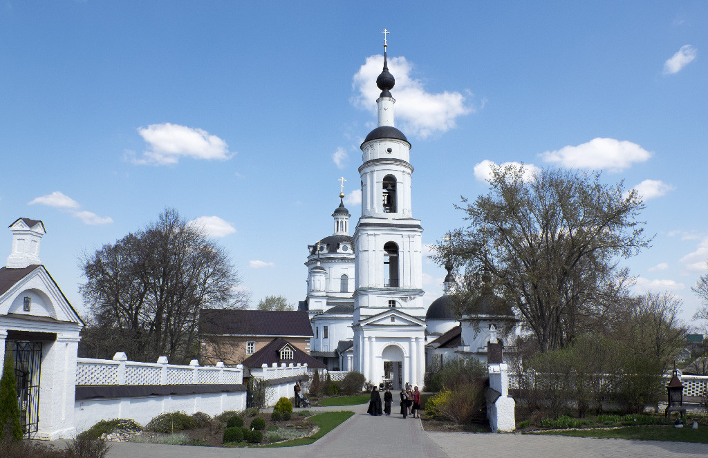 Черноостровский женский монастырь малоярославец. Николо Черноостровский монастырь в Малоярославце. Николо Островский монастырь Малоярославец. Колокольня в Малоярославце. Малоярославецкого Никольского монастыря..