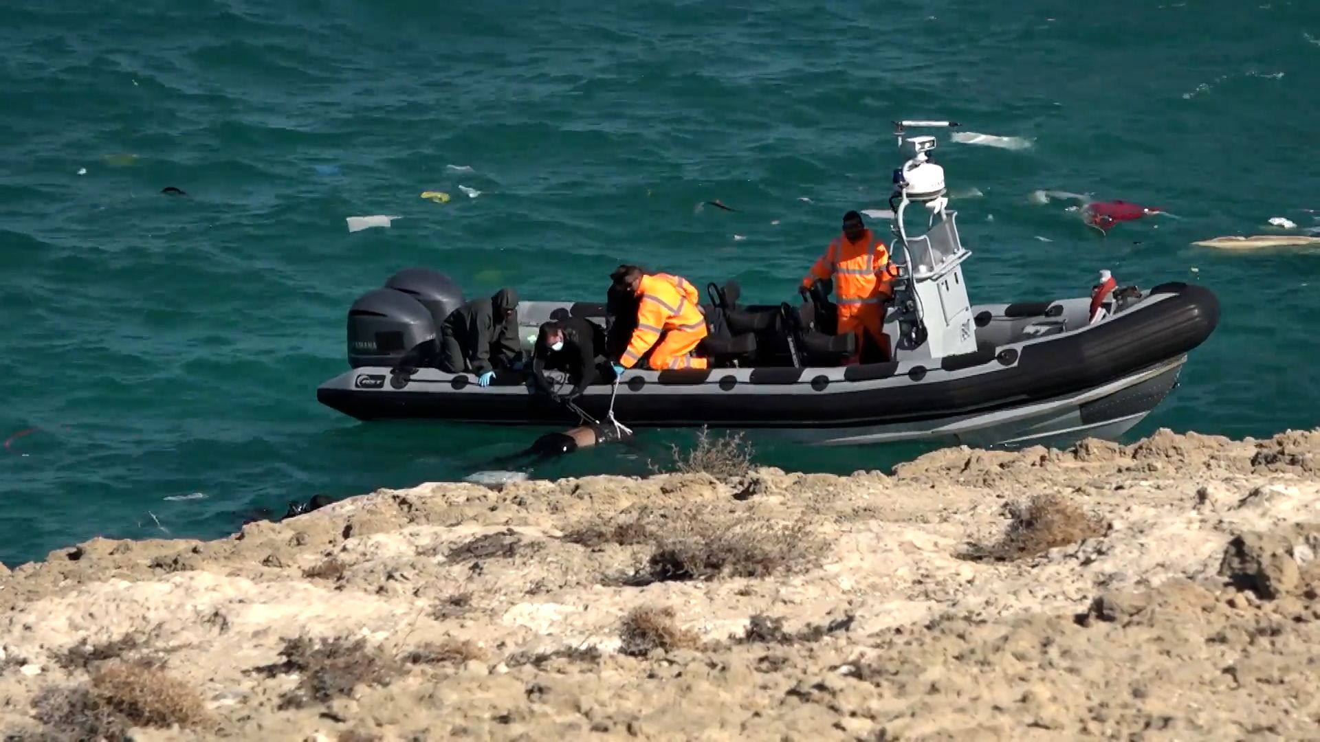 Поиски пропавших без вести мигрантов продолжаются у берегов Греции