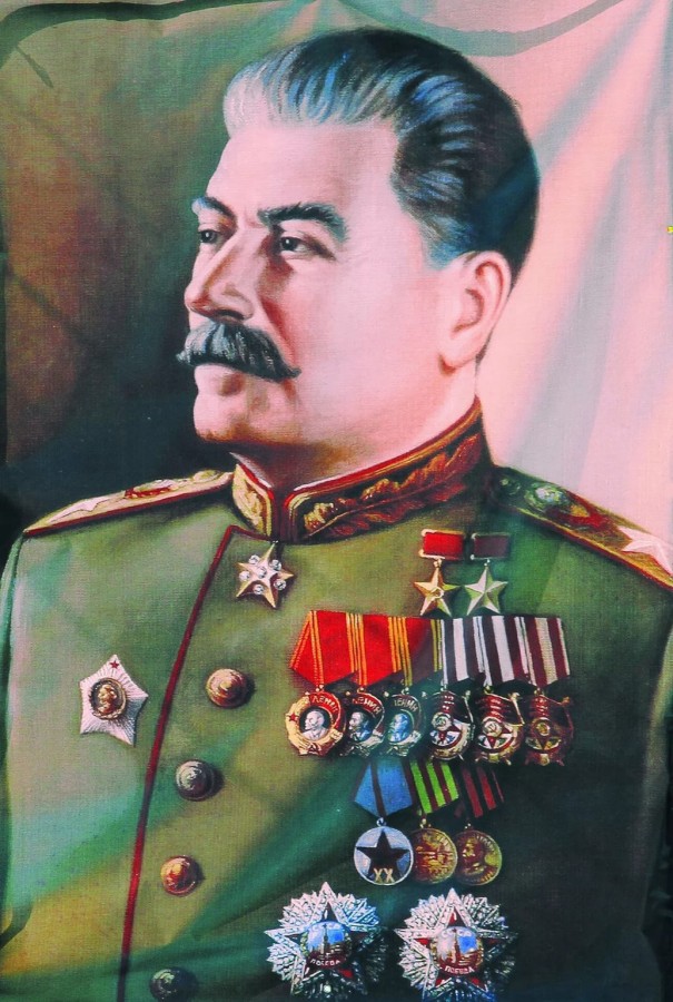 Попробуем посмотреть на жизнь из 1952 года глазами 60-летнего рабочего.