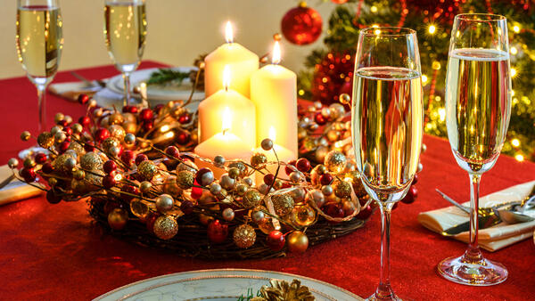 Как украсить стол на Новый год 2026, чтобы задобрить Огненную Лодашь — луга, поля и страсть огня - похожая новость на Toplenta