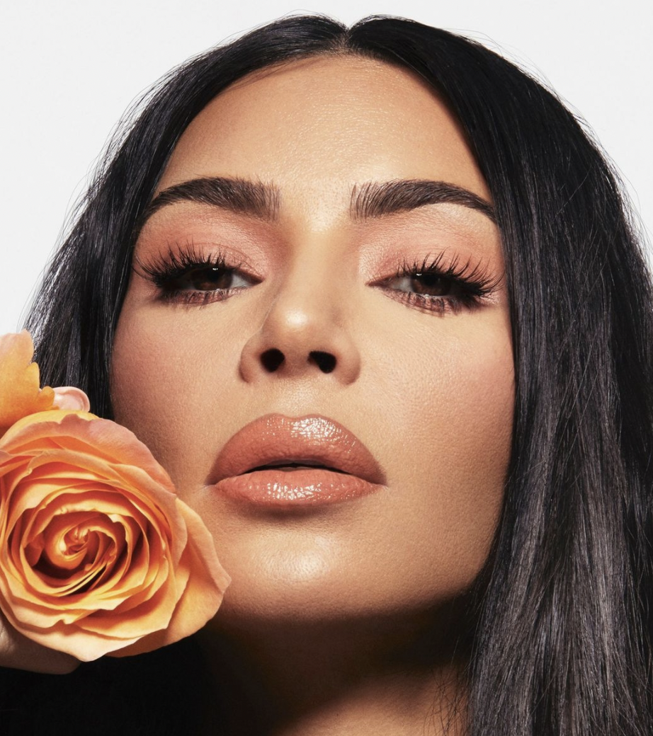 Ким Кардашьян закрывает свой косметический бренд