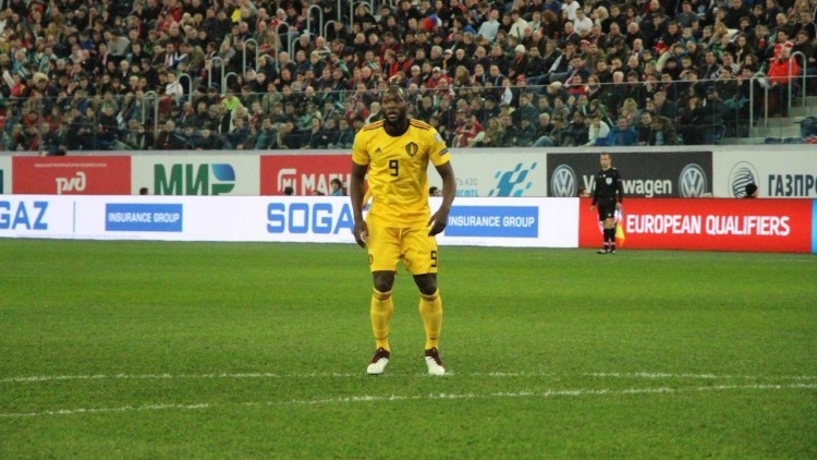 Темнокожий футболист «Челси» Лукаку усомнился в эффективности жеста с коленом Спорт