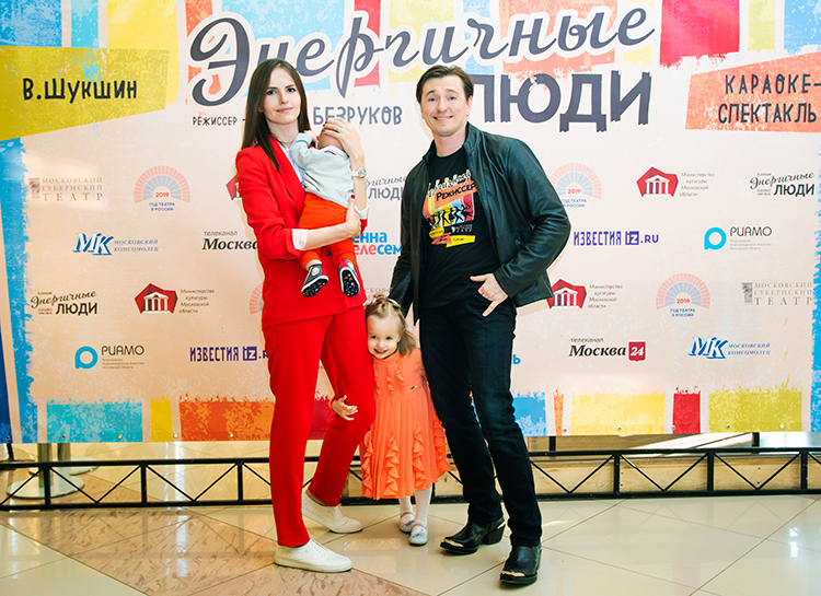 Сергей Безруков опубликовал видео с беременной женой и детьми по особенному поводу Сергей, Матисон, Безруков, верности, сегодня, актера, семьи, любви, видео, детьми, семье, дорогие, хорошие, Сегодня, режиссера, стало, артист, известно, праздник, рождения