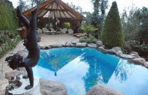 Полицейский захват особняка мексиканского наркобарона (23 фото)