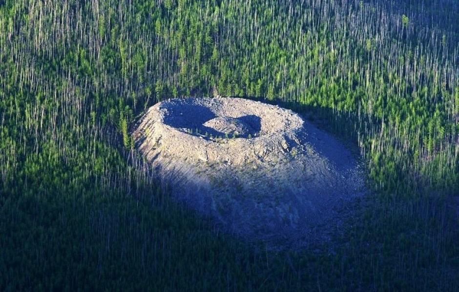 Таинственный Патомский кратер (7 фото)