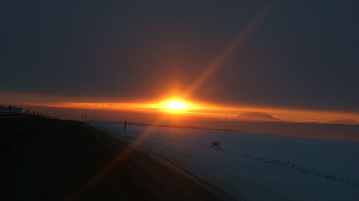 Зимняя дорога в Пятигорск навстречу золотому рассвету