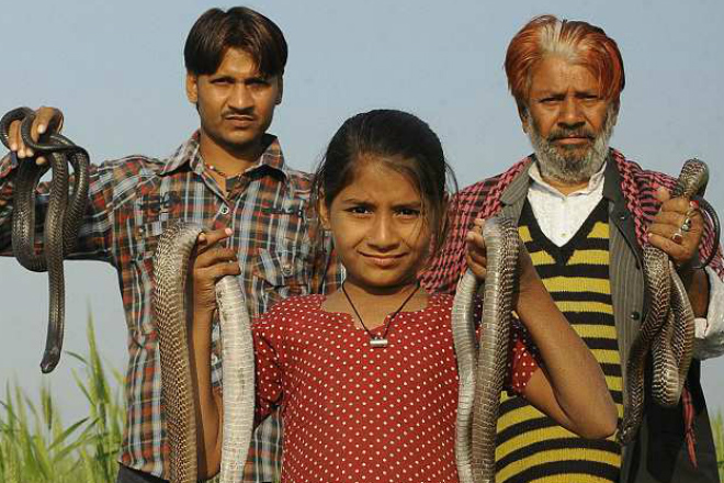 Каджол Хан: индийская девочка, которая ладит со змеями