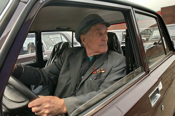 Дедушка автолюбитель поделился советом, о котором бы я сам никогда не догадался