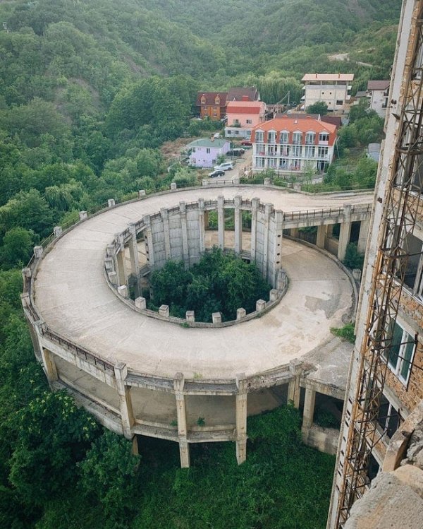 Атмосферные снимки разных заброшенных мест