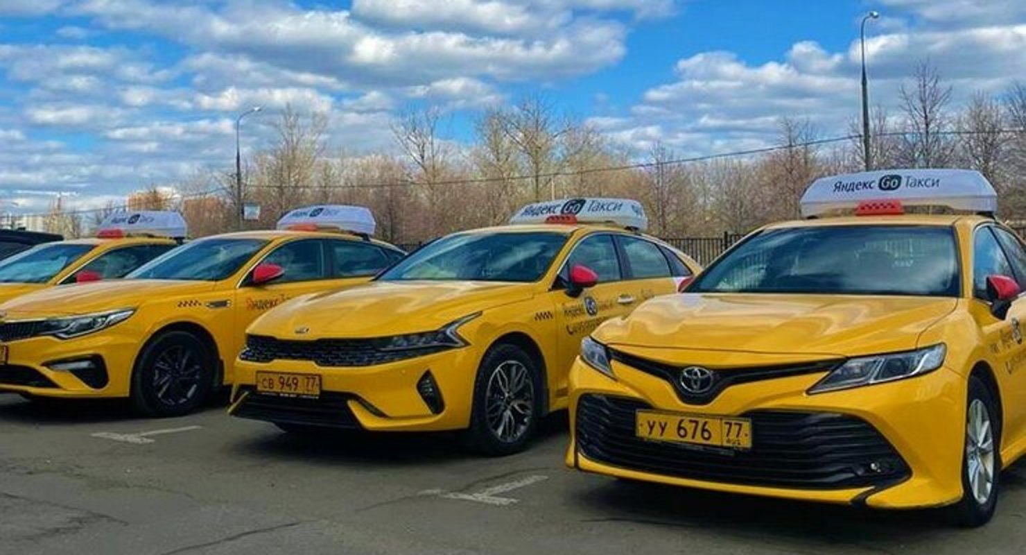 Почему таксисты все чаще выбирают Kia K5, а не Toyota Camry Автомобили