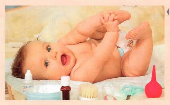 Как поставить детей. Ребенку клизма ребенку. Как поставить детей. Массаж живота грудничку при запоре. Клизмочку для детей до года.