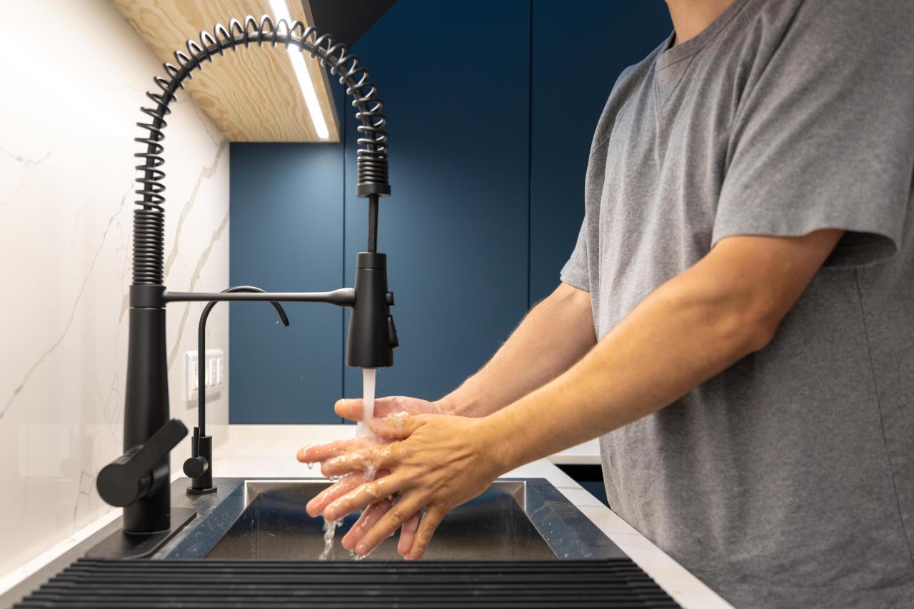 Как отмыть матовые фасады кухни: 2 проверенных и безопасных способа использовать, следы, поверхность, стоит, также, может, губки, средство, спрей, пальцев, посуды, поверхности, фасады, тряпкой, отмывать, используйте, такой, пятна, средства, отмываются