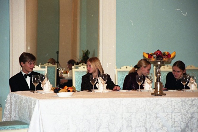 (слева направо) Сын Сергея Пугачева Александр, Катерина и Мария Путины