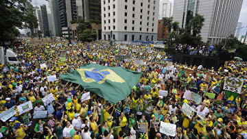 Марш с требованием отставки Дилмы Русеф в Сан-Паулу