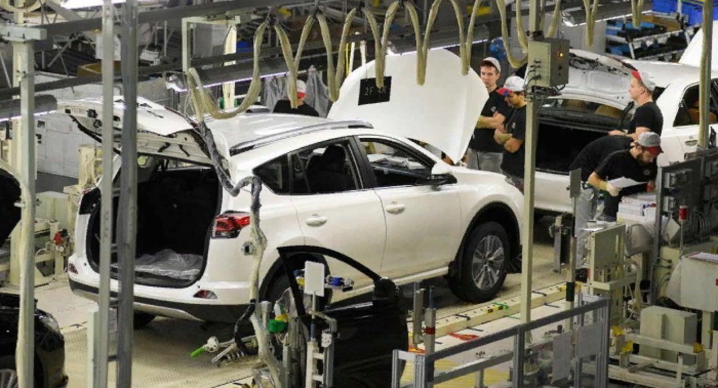 Toyota в марте установила рекорд по продажам в мире