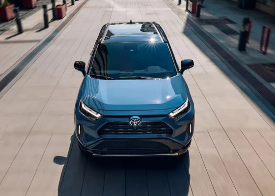 Toyota лидирует, но рынок сжимается