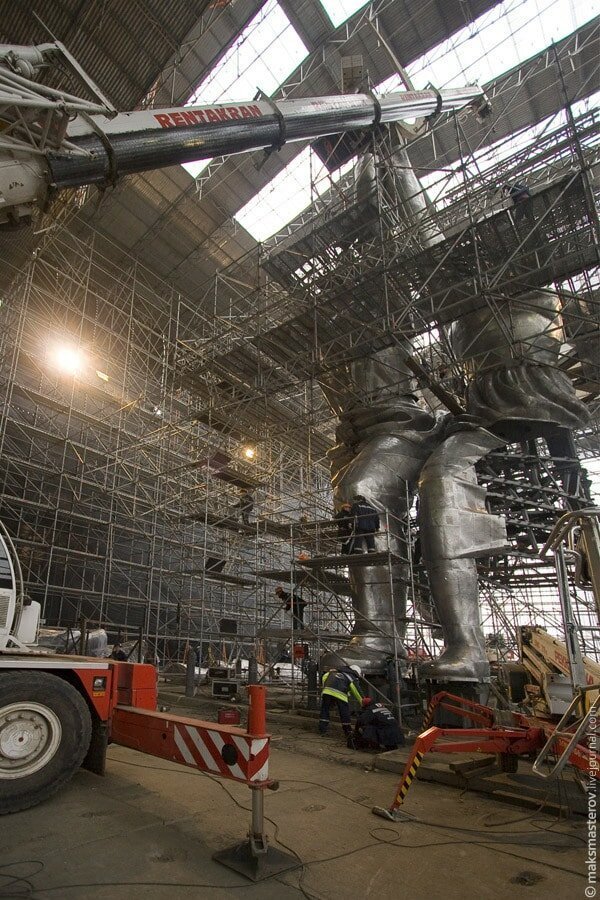 В 2003 году она находилась практически в аварийном состоянии Рабочий и колхозница, внутри, интересно, монумент, статуя