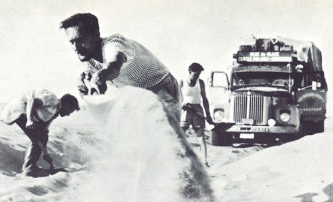 Норвежец заключил пари и попробовал провести глыбу льда через Сахару, сохранив ее не растаявшей