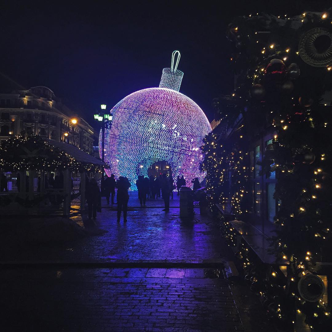 Новая ночь. Предновогоднее украшение города. Новогодние места. Ночная Новогодняя Москва. Ночное украшение города.