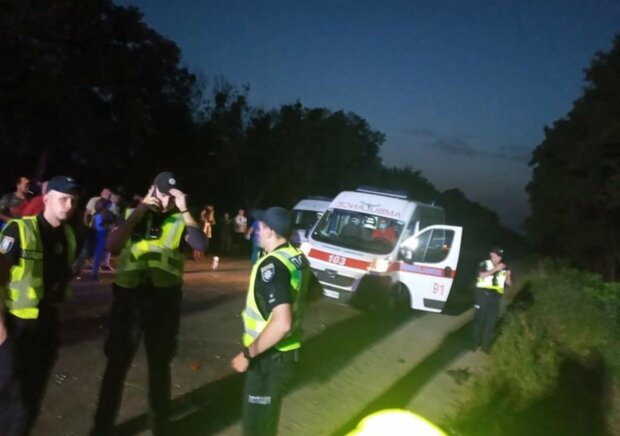 Автобус с украинцами перевернулся в кювет, десятки раненых: первые детали и кадры ДТП