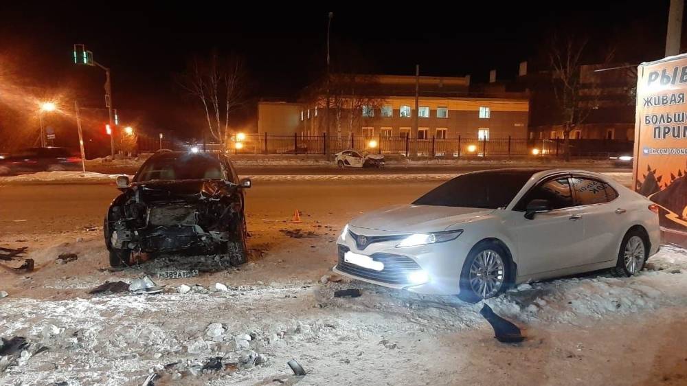 Водитель Kia Rio получил открытый перелом черепа в массовом ДТП в Новосибирске