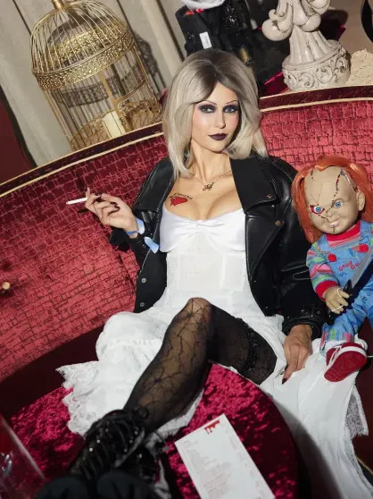 Нина Добрев