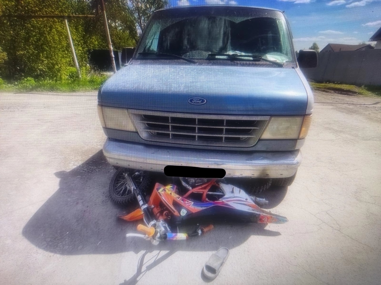 11-летний ребёнок на мотоцикле угодил под колёса микроавтобуса