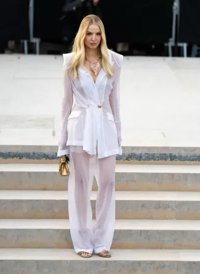 Кристина Романова, Оксана Бондаренко, жена главы Газпромбанка Даша Попова и экс-супруга беглого банкира Татьяна Корсакова на показе Schiaparelli instagram (инстаграм),социальная сеть,isabel marant,saint laurent,андрей акимов,Андрей Бородин,банк,город москва,белой дачи,вита клац,владимир цыганов,Владислав Доронин,Газпромбанк,г,Москва [1405113],дарья бондаренко,дарья лисиченко,дарья попова,даур каролин,Диана Крюгер,Елена Перминова,Ирина Шейк,кристина романова,марка эйдельштейна надя ли коэн,оксана бондаренко,татьяна корсакова,ферраньи кьяра,ханна леони