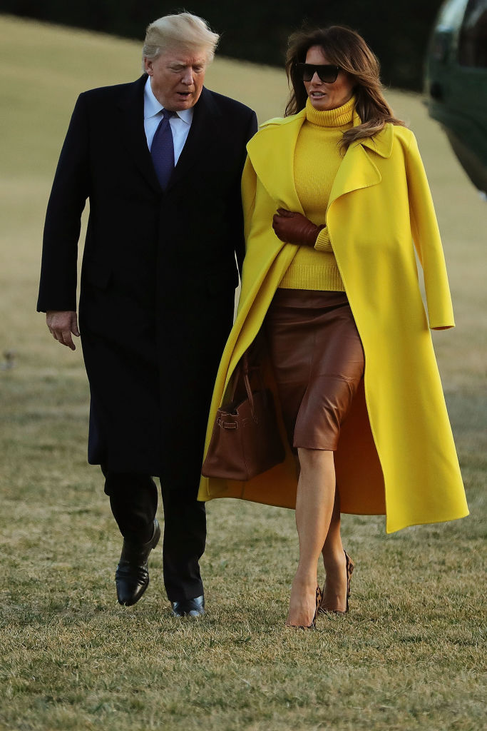 Мелания Трамп в желтом пальто