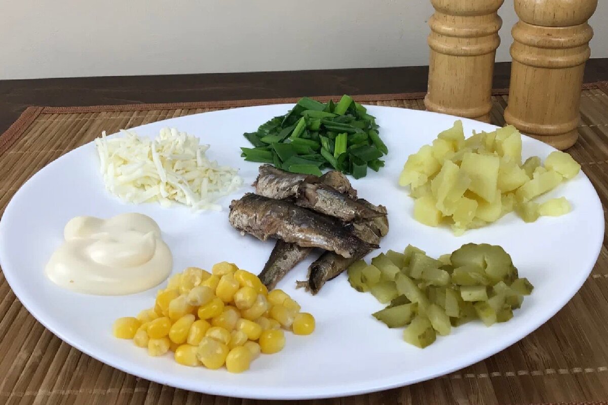 шпротный салат рецепт с фото