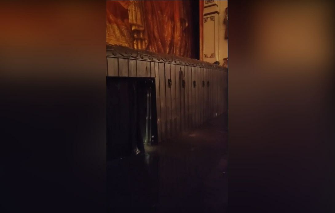 Трюм в воде: Михайловский театр в Петербурге затопило
