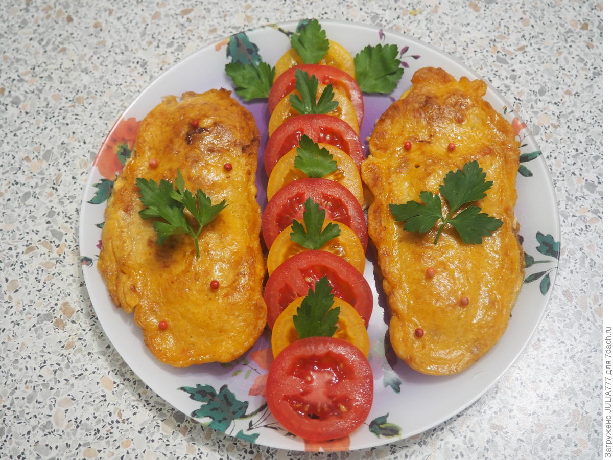 Рыбка в сырном кляре со свежими томатами рыбные блюда