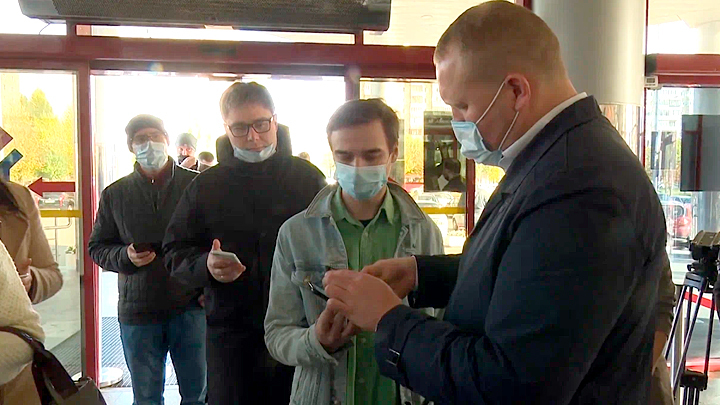 НЕДОСТУПНАЯ СРЕДА: НОВЫЕ ЗАКОНЫ О QR-КОДАХ ЛИШАТ ИНВАЛИДОВ СОЦИАЛЬНОЙ ЖИЗНИ