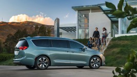 2017 Chrysler Pacifica Hybrid