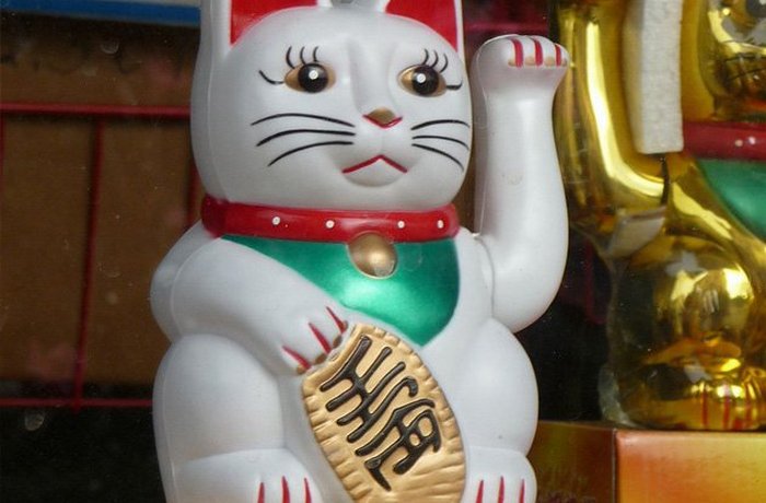 Талисман на удачу: манящий кот. Талисман на удачу: манящий кот.