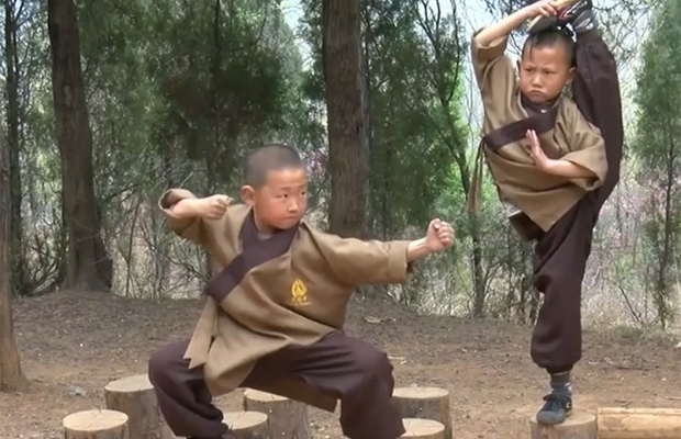 Тренировки подрастающих монахов Шаолинь жесть,монастырь,тренировки,Шао-Линь