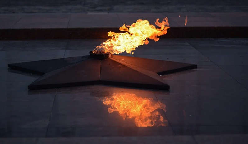 Частицу Вечного огня доставили из России в Армению в преддверии Дня Победы Общество